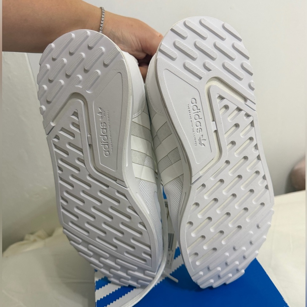 Brand New Adidas Multix W – Size 8 US, White - Picture 6 of 7